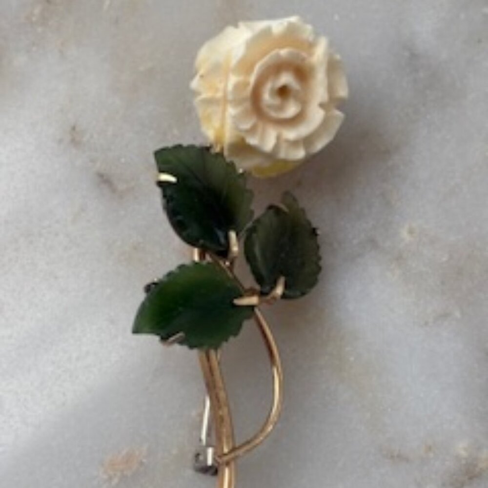 VINTAGE Krementz White Rose Pin-carved celluloid rose w/faux jade leaves